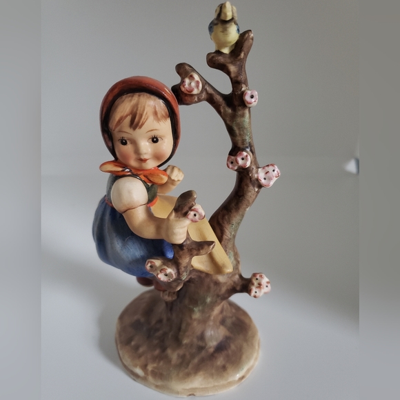 Hummel Apple Tree Girl #141 Crown TMK-1 - Picture 2 of 10